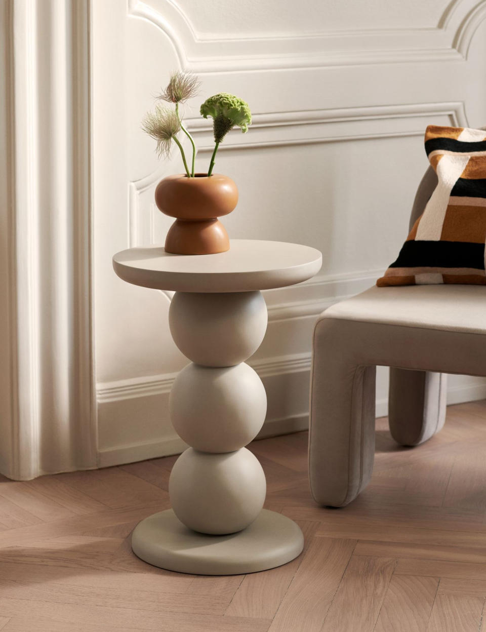 Table d’appoint piétement boule