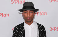 From an African-American family, Pharrell began his musical career playing various instruments in the school band in his native Virginia. Soon after, as a teenager, he formed The Neptunes with his childhood friend Chad Hugo. That duo, backed by acclaimed producer Teddy Riley, became the producers of some of the biggest hits of the late 1990s and early 2000s, from Mariah Carey to Britney Spears, Janet Jackson and NSYNC, among many others. Also with Hugo, in 2001, he created the hip hop/rock band N.E.R.D., with whom he released four albums, and took his first steps in the fashion world.