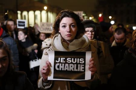 A woman holds a placard that reads, "I am Charlie", during a vigil to pay tribute to the victims of a shooting by gunmen at the offices of weekly satirical magazine Charlie Hebdo in Paris, at Trafalgar Square in London January 7, 2015. REUTERS/Stefan Wermuth