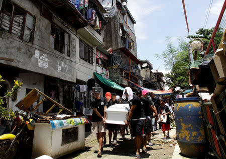 Relatives and friends carry the coffin holding body of Eric Quintinita Sison during funeral procession in Pasay city, metro Manila, Philippines August 31, 2016. REUTERS/Cesar Danzel