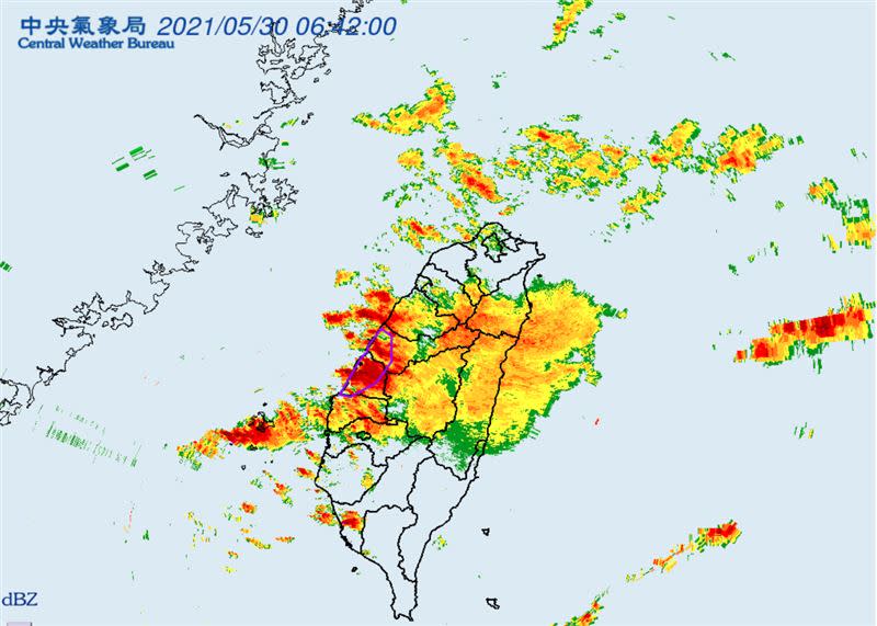 中央氣象局清晨也針對中部地區發布「大雷雨即時訊息」。（圖／中央氣象局）