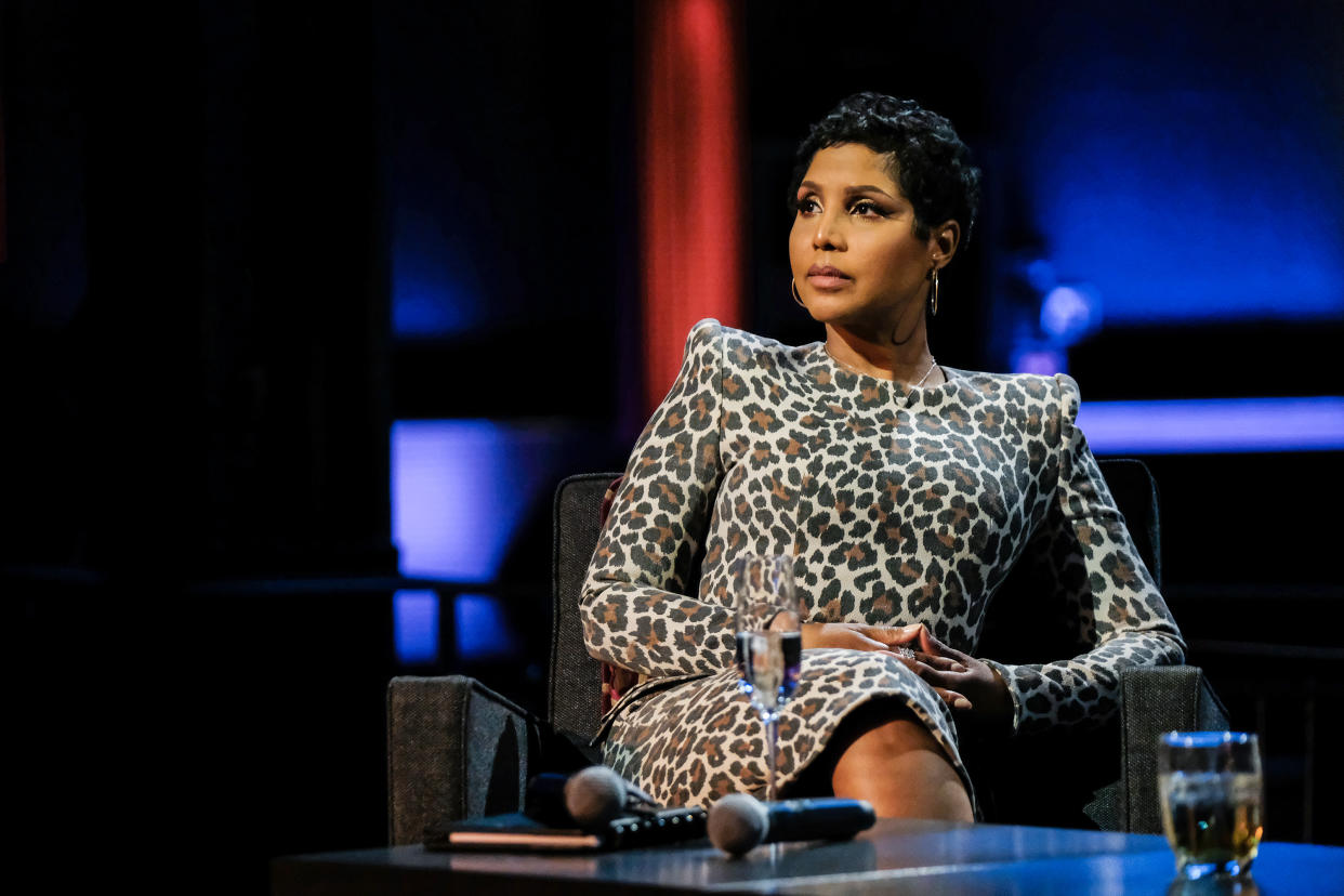 toni braxton toni braxton with short hair wearing long sleeve leopard print dress sitting in chair, ABC's 