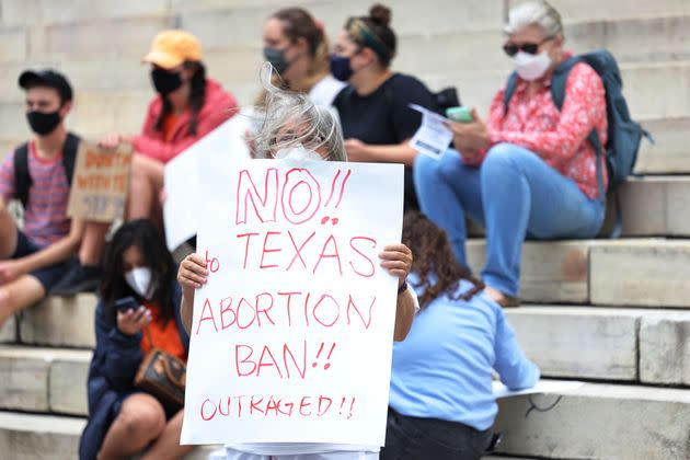 A woman in New York protesting after the new Texas abortion law was passed (Photo: Michael M. Santiago via Getty Images)