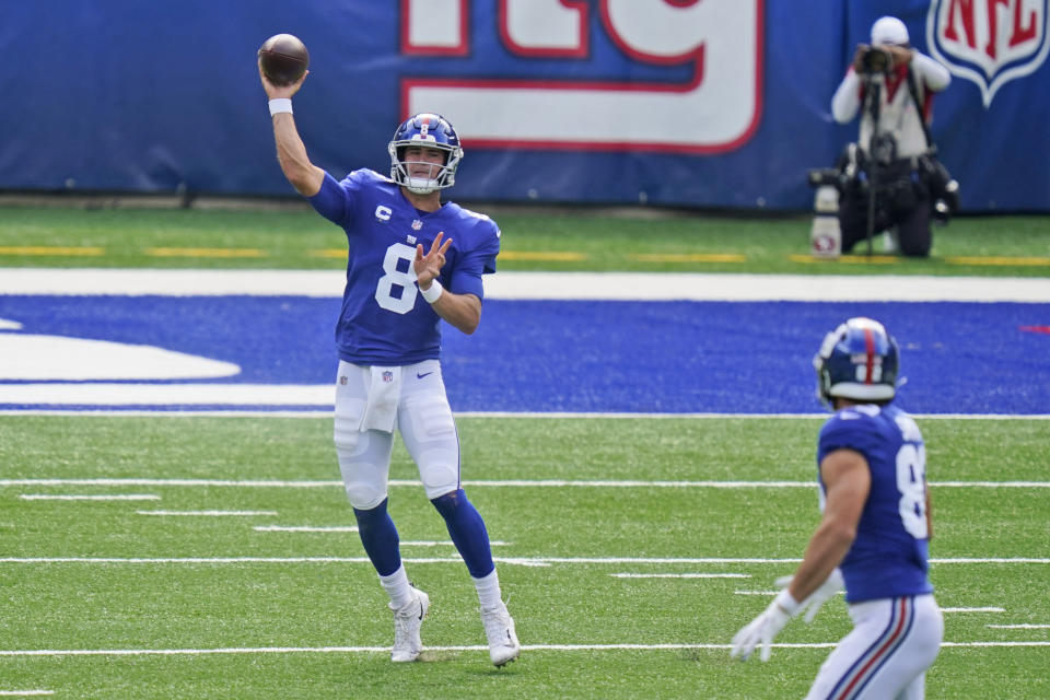 New York Giants quarterback Daniel Jones throws during the first half of an NFL football game against the San Francisco 49ers, Sunday, Sept. 27, 2020, in East Rutherford, N.J. (AP Photo/Corey Sipkin)