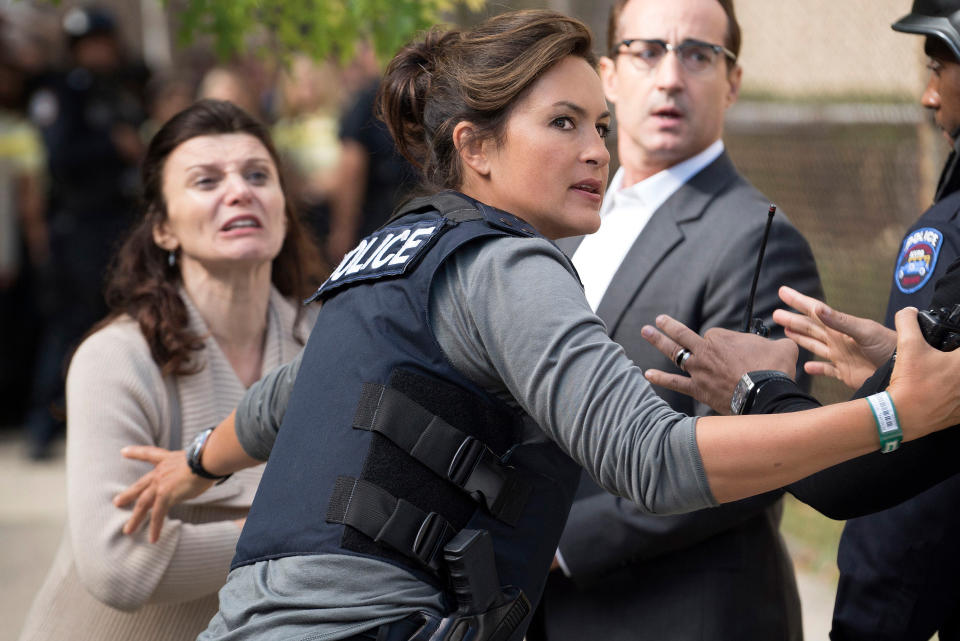 LAW & ORDER: SPECIAL VICTIMS UNIT, Mariska Hargitay (center), 'Holden's Manifesto', (Season 16, ep. 1604, aired Oct. 15, 2014). photo: Michael Permelee / ©NBC / Courtesy Everett Collection