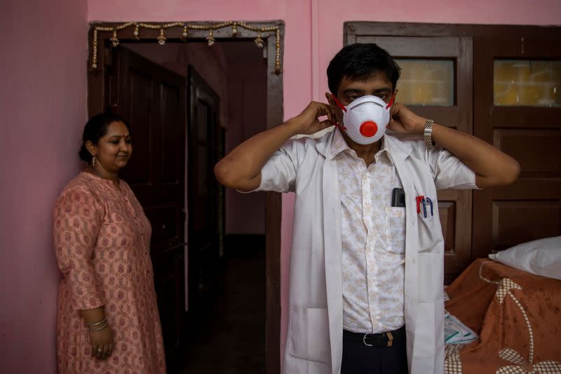 Wider Image: Last doctor standing: Pandemic pushes Indian hospital to brink