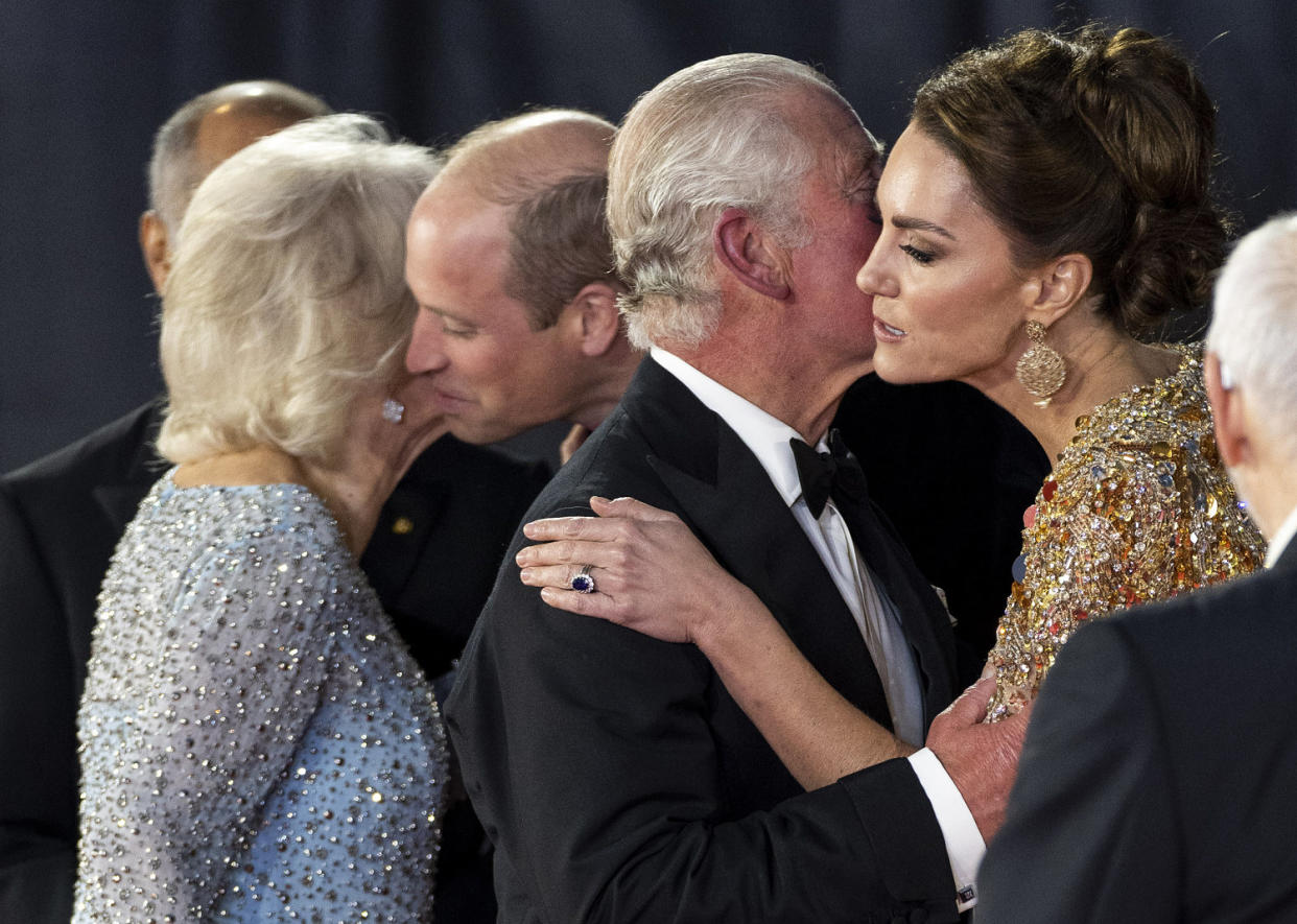 Prince Charles, Prince of Wales and Camilla, Duchess of Cornwall with Catherine, Duchess of Cambridge and Prince William, Duke of Cambridge (Mark Cuthbert / Getty Images)