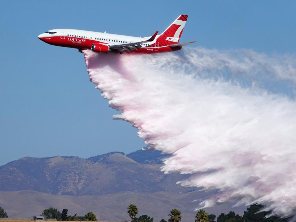 Coulson Aviation Boeing 737 aerial tanker