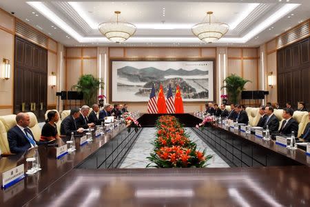 Chinese President Xi Jinping and U.S. President Barack Obama attend a meeting at the West Lake State Guest House in Hangzhou, Zhejiang province, China, September 3, 2016. REUTERS/Wang Zhao/Pool