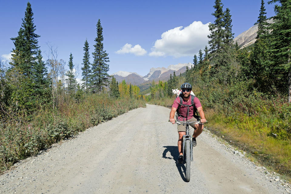 <p>Vladimir Kittens first mountain bike experience. (Photo: Our Vie / Caters News) </p>