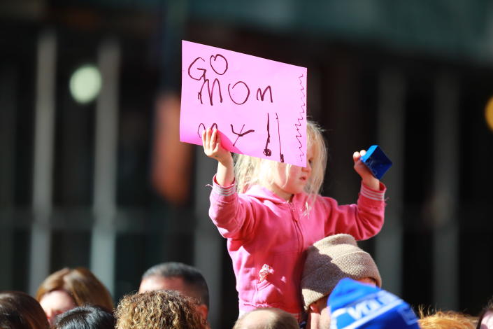 <p>A child on dad’s shoulders holds up placard to support mom running in the 2018 New York City Marathon, Nov. 4, 2018. (Photo: Gordon Donovan/Yahoo News) </p>