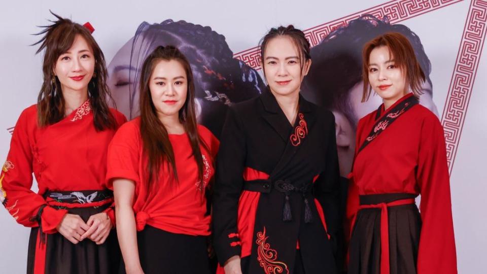 潘奕如（左起）、楊蒨時也加入演出行列，和張芸京、王瞳一起以行動追憶艾成。（圖／神國大樂提供）