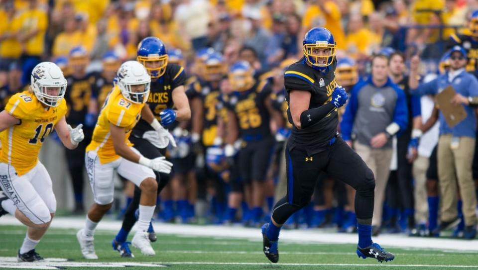 Dallas Goedert runs against Montana State in SDSU's 31-27 win at Bobcat Stadium in 2017