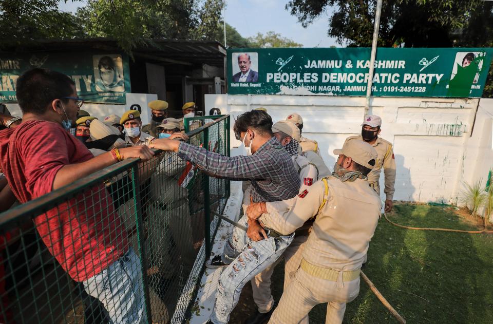 Police attempt to detain ABVP activists trying to hoist the Tricolor at PDP headquarters, in Jammu, Sunday, 25 October. 