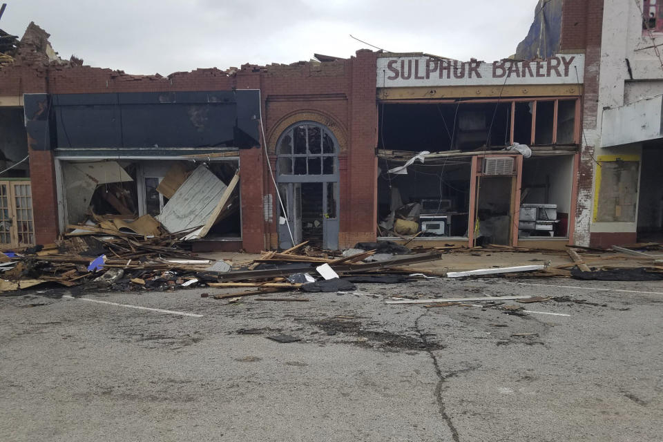 Oklahoma towns hard hit by tornadoes begin long cleanup after 4 killed