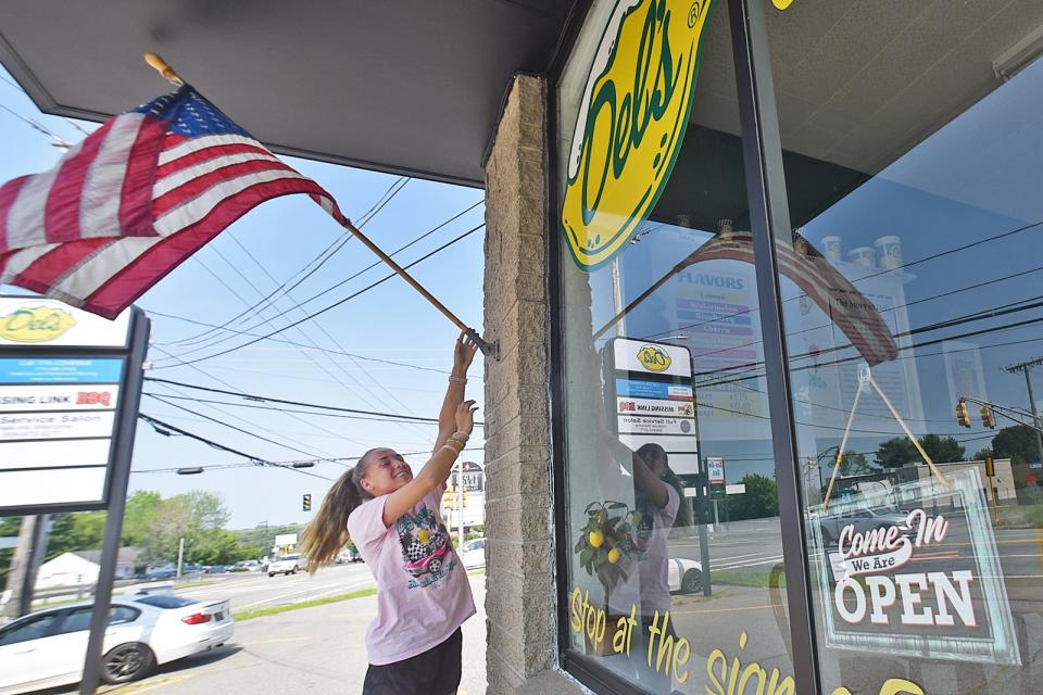 Del's Lemonade scooper Kaylee Emerson opens the Somerset location, 1624 GAR Highway, in 2023.