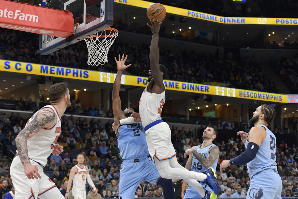 New York Knicks forward Julius Randle (30) shoots against Memphis Grizzlies forward Xavier Tillman (2) during the first half of an NBA basketball game Saturday, Jan. 13, 2024, in Memphis, Tenn. (AP Photo/Brandon Dill)