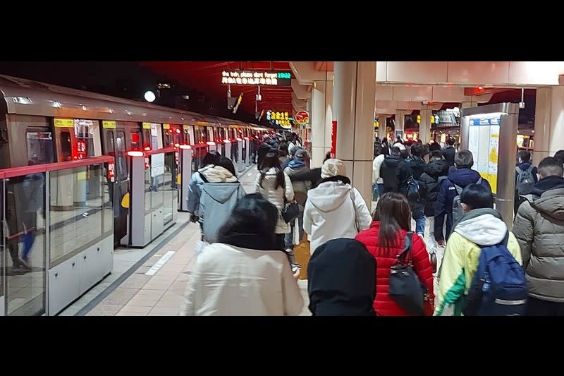 捷運淡水信義線客運量龐大。（圖／新北市議員鄭宇恩提供）