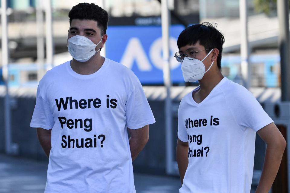 Australian protestors demonstrate on behalf of Peng Shuai. (Paul Crock / Getty Images)