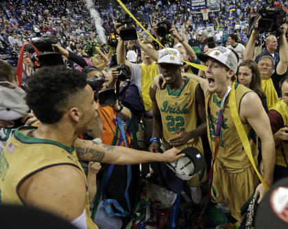 Notre Dame&#39;s Jerian Grant (22) and Pat Connaughton celebrate with teammates. (AP)