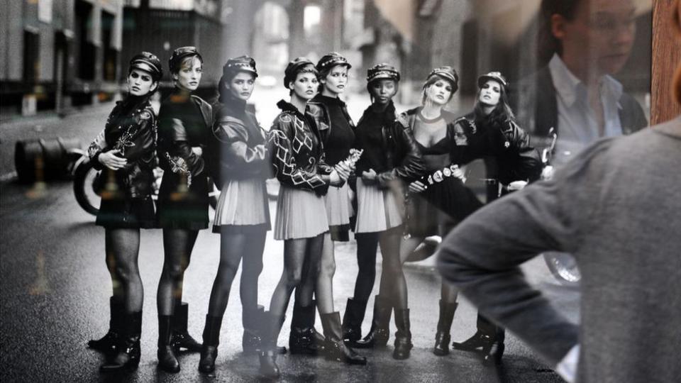 Cindy Crawford, Tatjana Patitz, Helena Christensen, Linda Evangelista, Claudia Schiffer, Naomi Campbell, Karen Mulder y Stephanie Seymour en una foto de Peter Lindbergh.