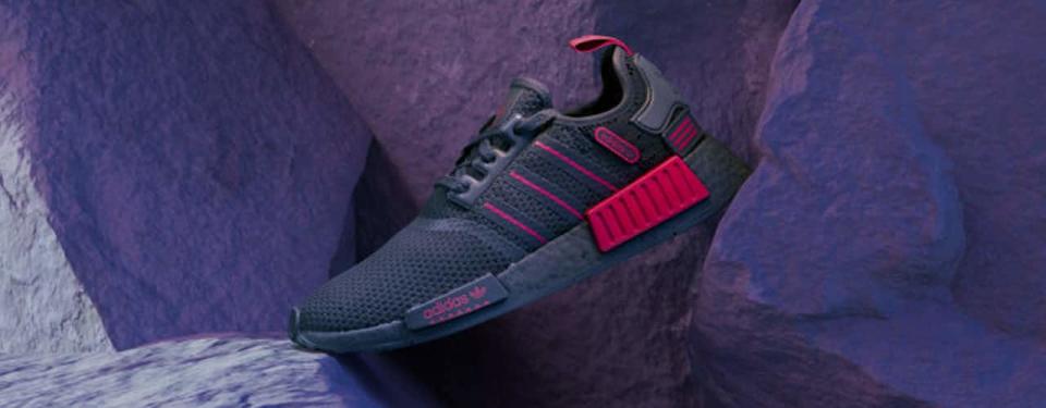 NMD_R1 SHOES core black red on purple rocks