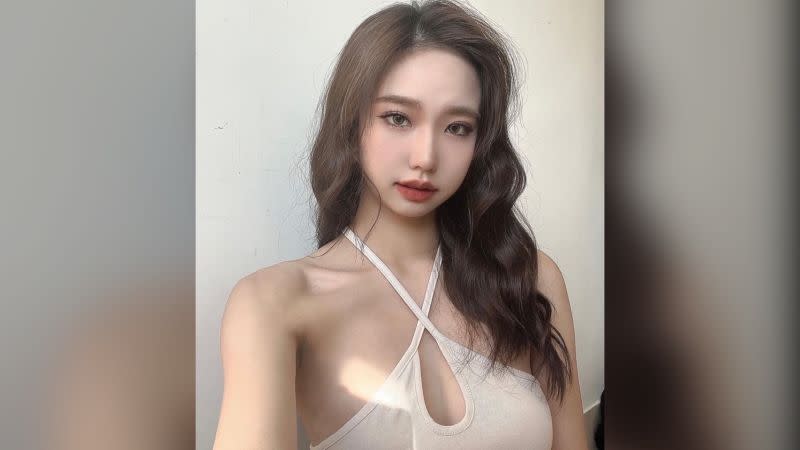 ▲正妹遭質疑是否有隆乳，她不但沒有生氣還展現高EQ回覆。（圖／米娜IG）