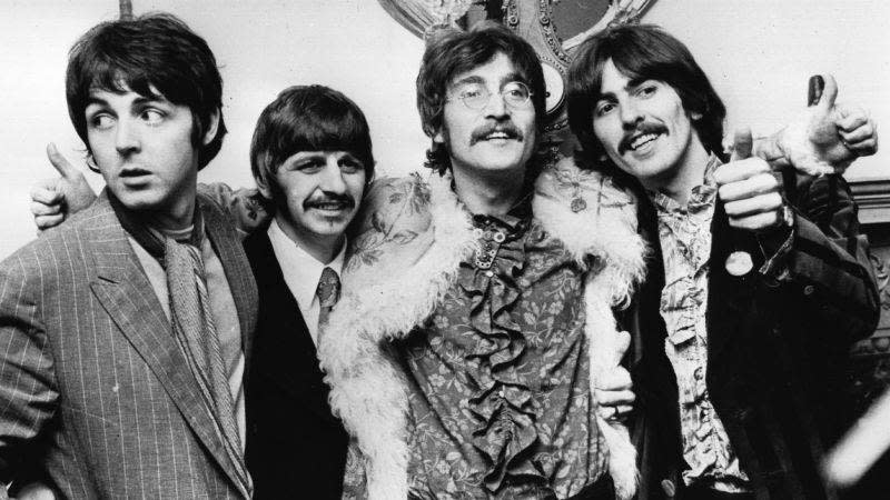 'Now and Then' presenta el sonido de los cuatro miembros de la banda, incluida la voz del fallecido John Lennon y un solo de guitarra del fallecido George Harrison. (John Pratt/Hulton Archive/Getty Images)