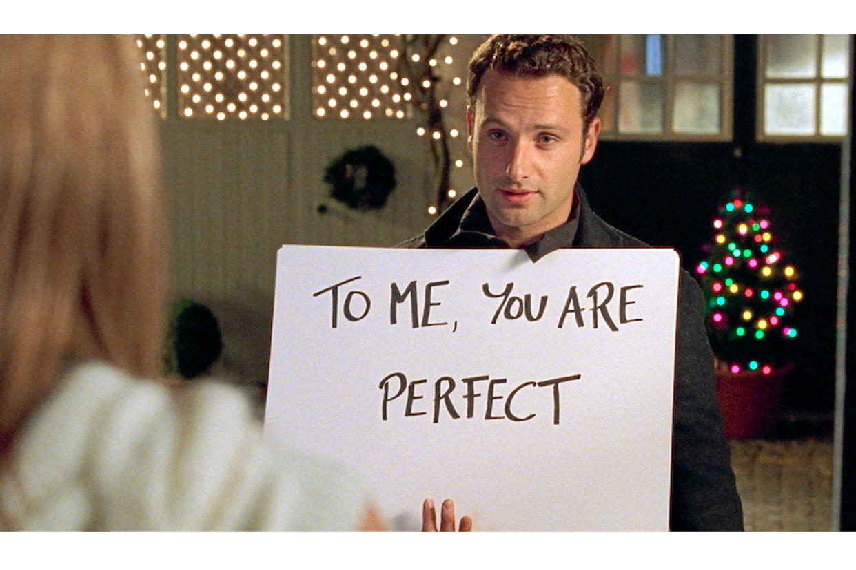 La scène culte de Love Actually met en scène un Andrew Lincoln pas encore passé sous les dents des morts-vivants de The Walking Dead.  - Credit: