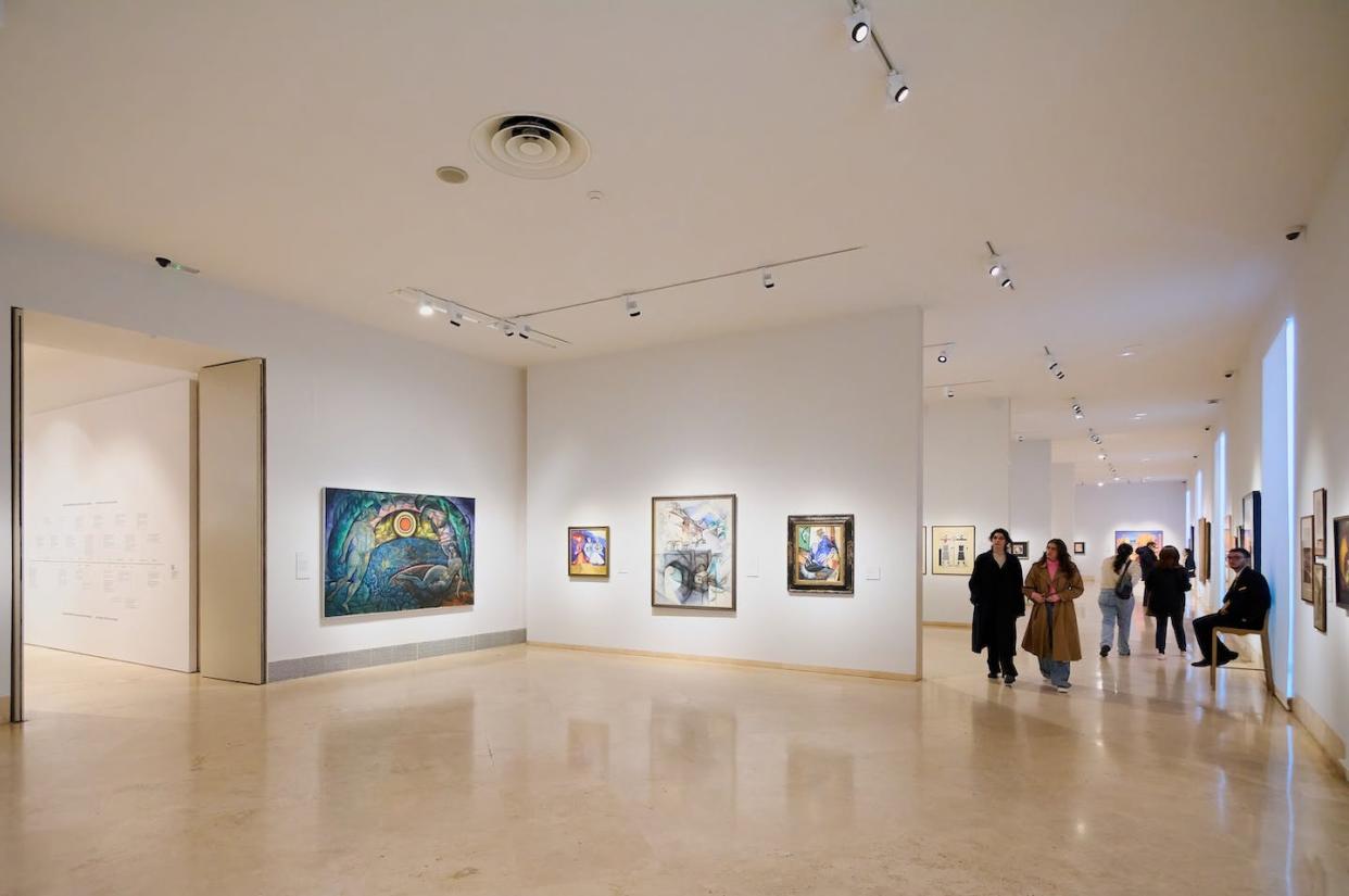 Visitantes recorriendo el interior del Museo Nacional Thyssen-Bornemisza de Madrid. <a href="https://www.shutterstock.com/es/image-photo/madrid-spain-october-26-2023-art-2380129423" rel="nofollow noopener" target="_blank" data-ylk="slk:Mundofoto/Shutterstock;elm:context_link;itc:0;sec:content-canvas" class="link ">Mundofoto/Shutterstock</a>