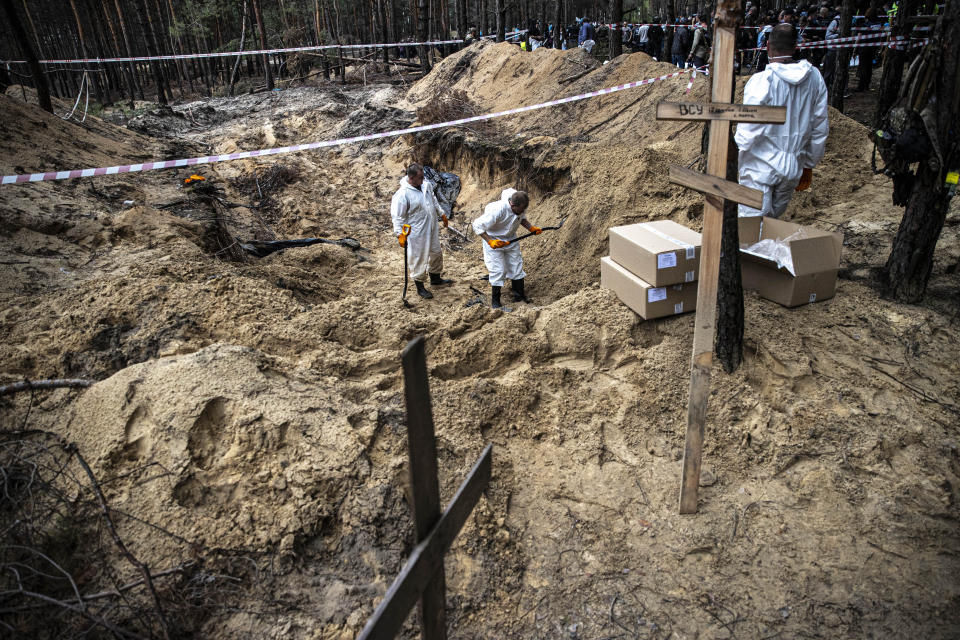 Ukrainian authorities exhume bodies of people killed on Sept. 16 after Russian forces withdrew from Izyum.  / Credit: Metin Aktas/Anadolu Agency via Getty Images