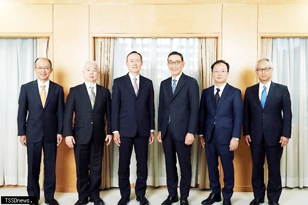 山口欣彌（Yoshiya Yamaguchi）（左起）、有馬俊朗（Toshiro Arima）、飯田潤一郎（Junichiro Iida）、板下廣朗（Hiroaki Sakashita）、菅勇人（Hayato Suga）、松永昌樹（Masaki Matsunaga）。（圖：日本海事協會提供）