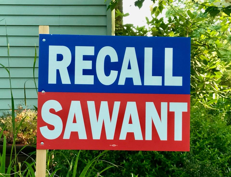 Signs - for and against the recall - are popping up in Seattle’s ward three (Andrew Buncombe)