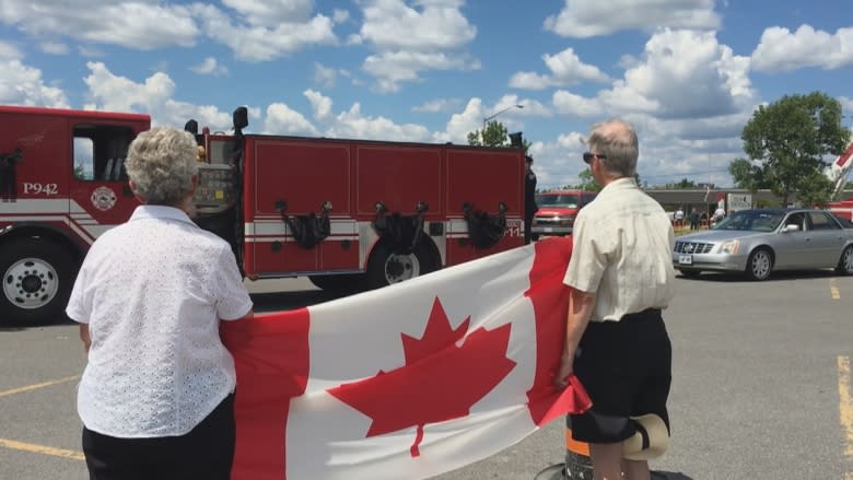 Hundreds pay tribute to firefighter killed in Kingston-area blaze