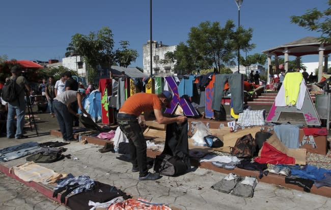 FOTOS | Migrantes toman calles de Huixtla, Chiapas, rumbo a EEUU