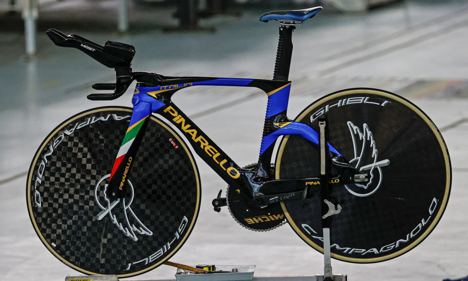 Pinarello Bolide F HR track bikes in carbon or 3d-printed alloy for Paris 2024 Olympics, complete