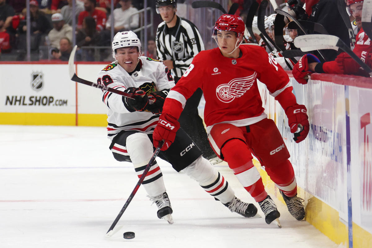 10 observations: Blackhawks shut out by Red Wings in preseason action