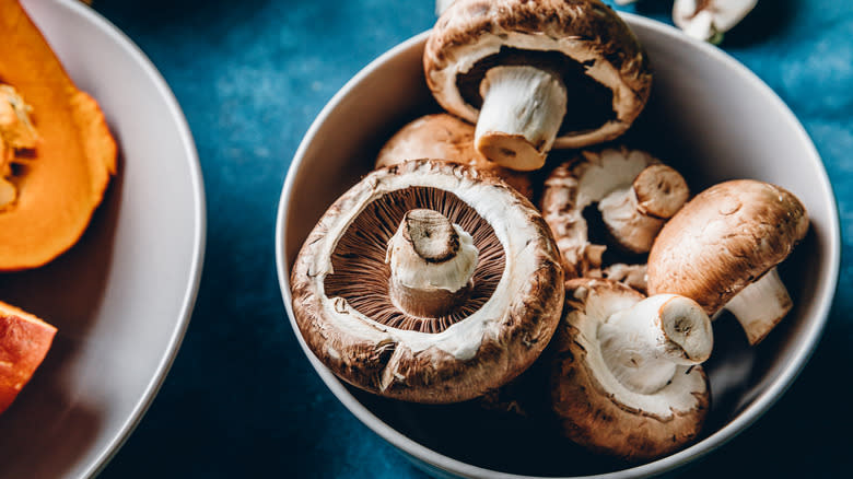 Whole mushrooms in a bowl