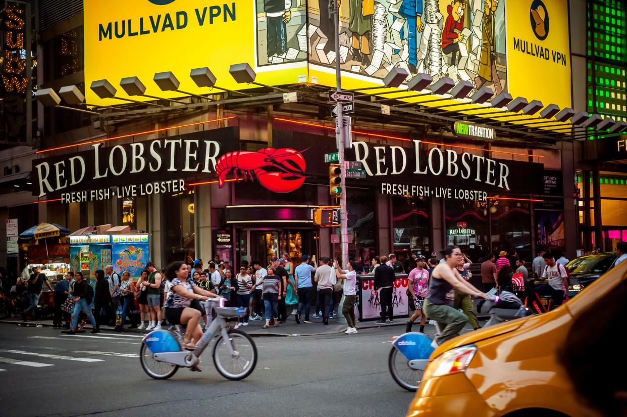 ftse A Red Lobster restaurant in Times Square in New York is seen on Wednesday, May 22, 2024. The seafood chain has filed for bankruptcy protection and is closing dozens of restaurants. (© Richard B. Levine)