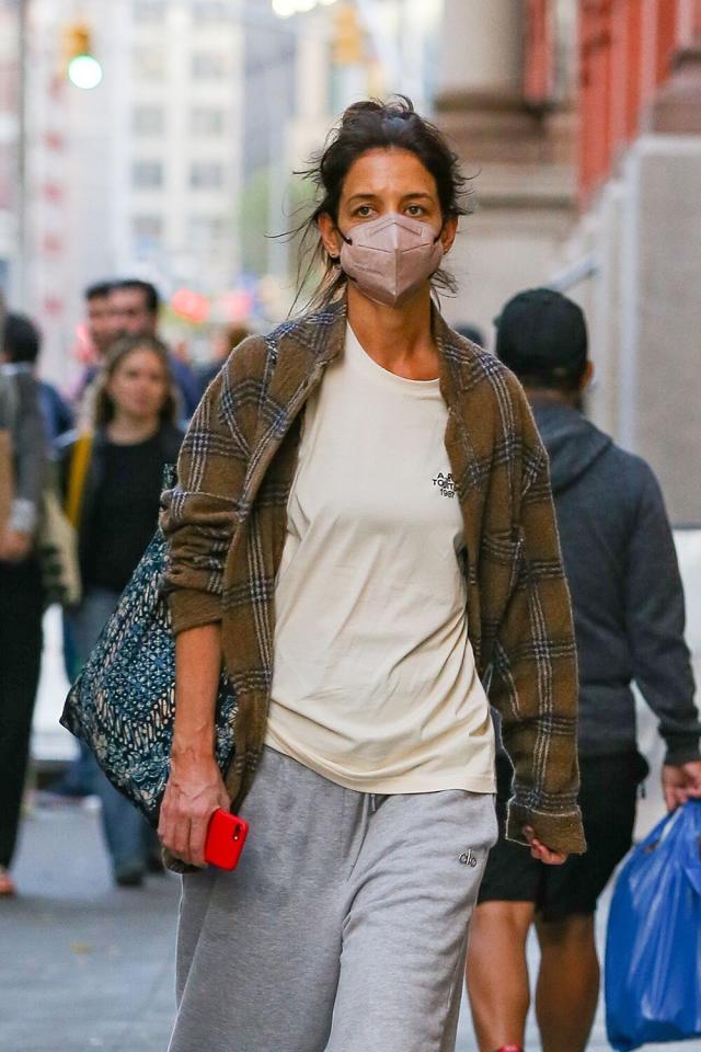 This Stylish Face Mask Is Making a Return with Celebrities Like