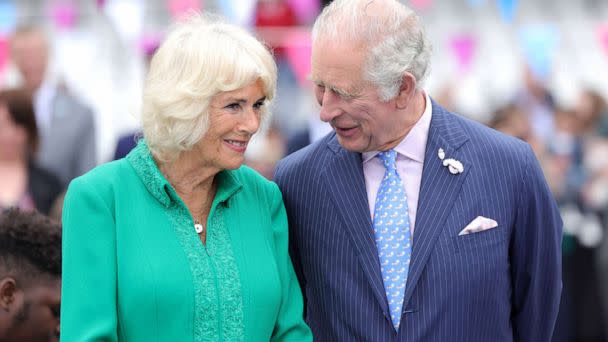 FOTO: Camilla, Herzogin von Cornwall, und Prinz Charles, Prinz von Wales, nehmen am großen Jubiläumsessen im The Oval am 5. Juni 2022 in London teil.  (Chris Jackson/Getty Images)