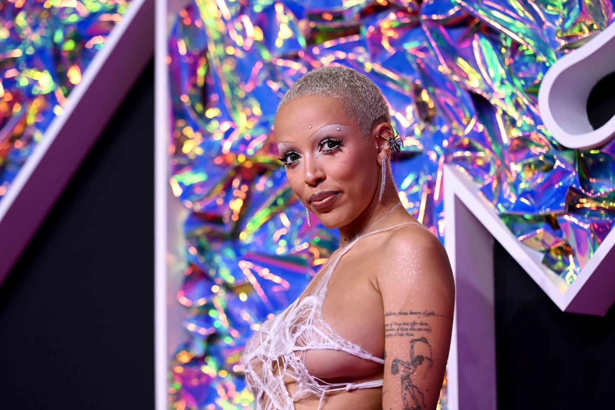 Doja Cat Frees the Nipple in Sexy Spiderweb Look at the 2023 MTV VMAs