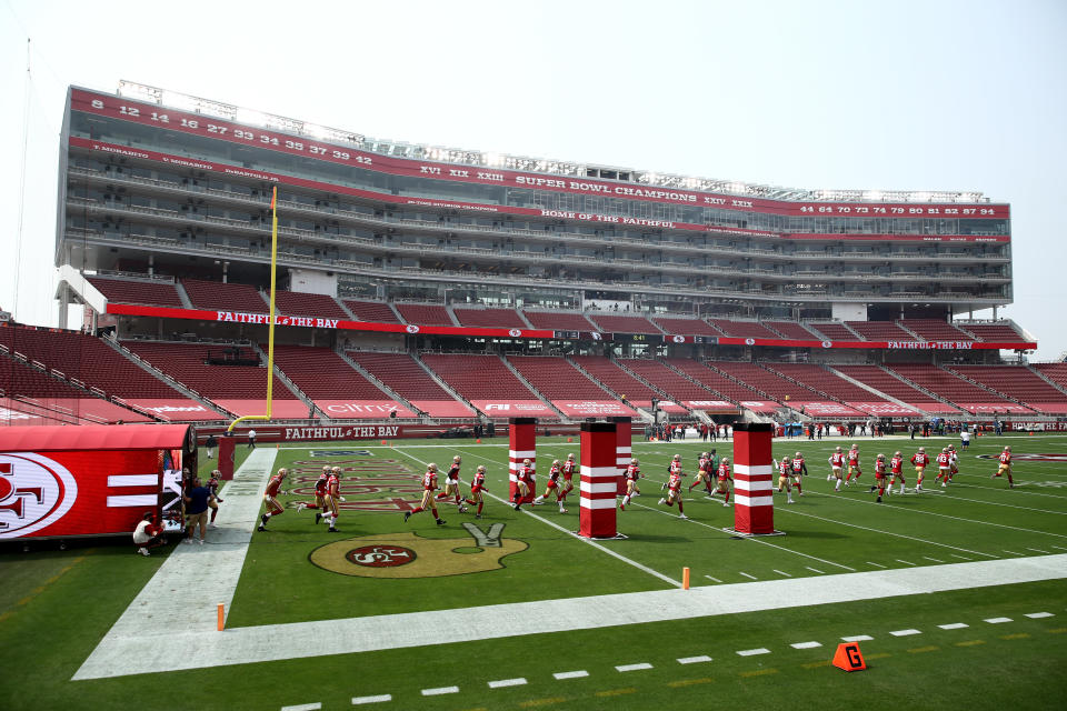 SANTA CLARA, CALIFORNIA - SEPTEMBER 13: The San Francisco 49ers run onto the field for their game against the Arizona Cardinals at Levi's Stadium on September 13, 2020 in Santa Clara, California. (Photo by Ezra Shaw/Getty Images)