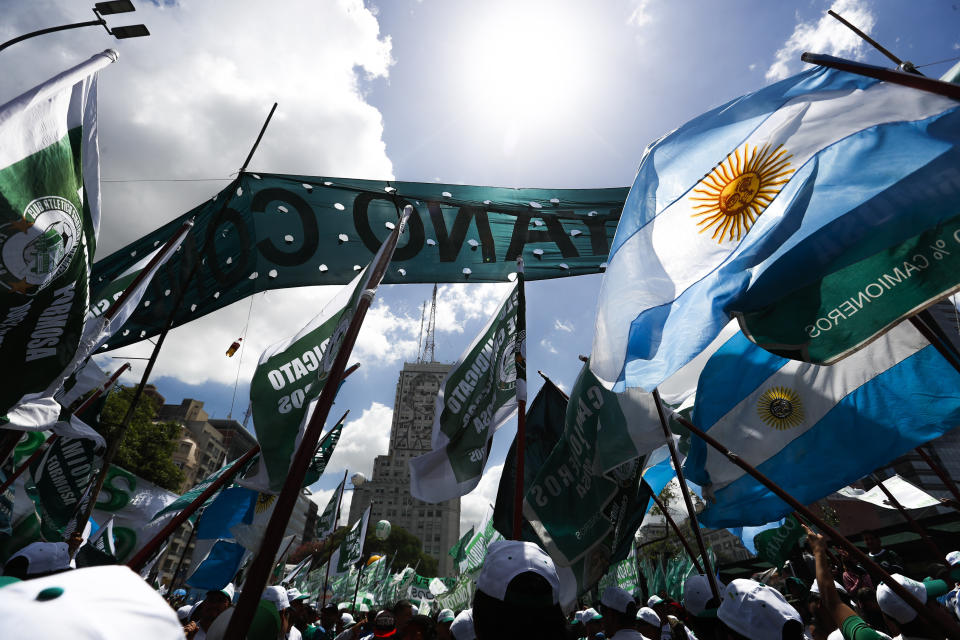 FOTOS: Tensión social en Argentina por protestas contra Macri