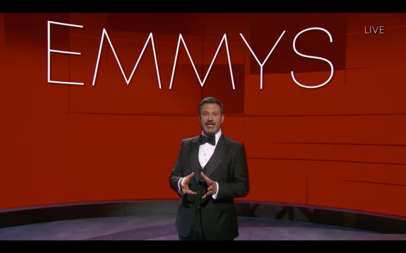 Jimmy Kimmel, Gastgeber der 72. Emmy-Verleihung, trat im Staples Centre ohne Publikum auf. Foto: Getty Images.  