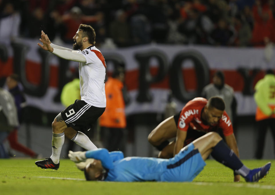 Lucas Pratto of Argentina's River Plate, left, celebrates scoring against Brazil's Athletico Paranaense during the Recopa Sudamericana final soccer match in Buenos Aires, Argentina, Thursday, May 30, 2019. (AP Photo/Natacha Pisarenko)