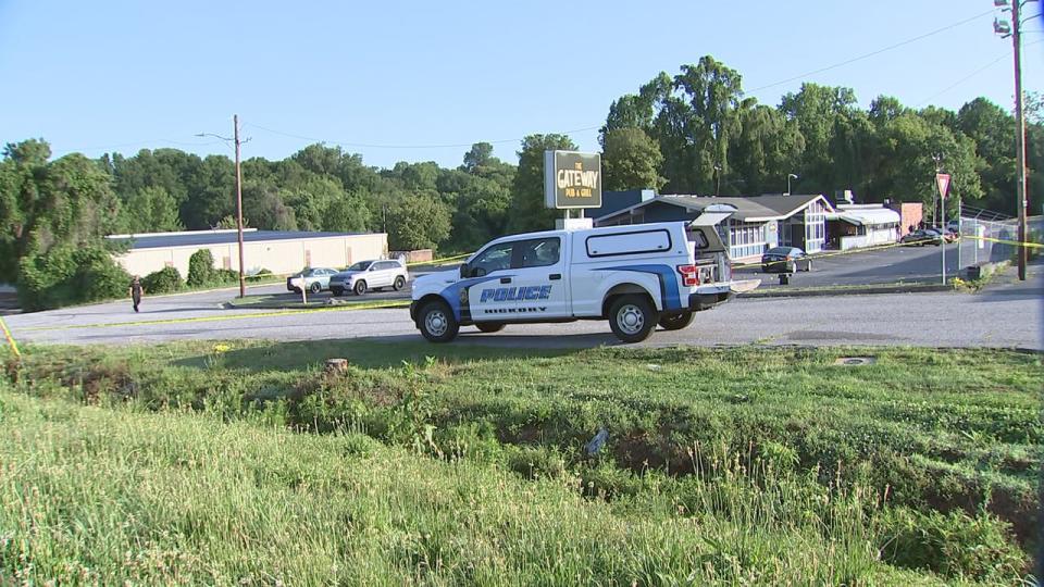 A shooting investigation is underway at a bar in Hickory. Channel 9′s Dave Faherty was at The Gateway Pub & Grill Sunday morning, and could see officers investigating in the parking lot.