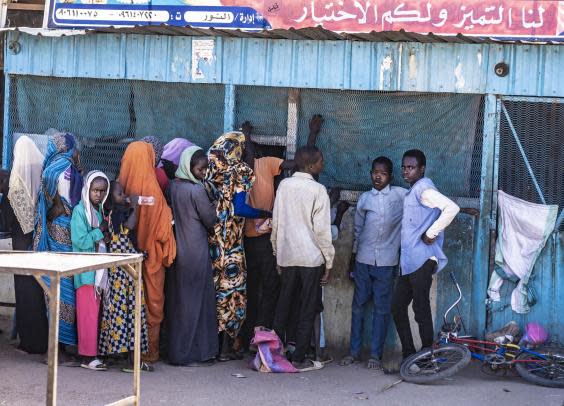 Displaced families queue for bread amid shortages at Zamzam camp in North Darfur (Bel Trew)