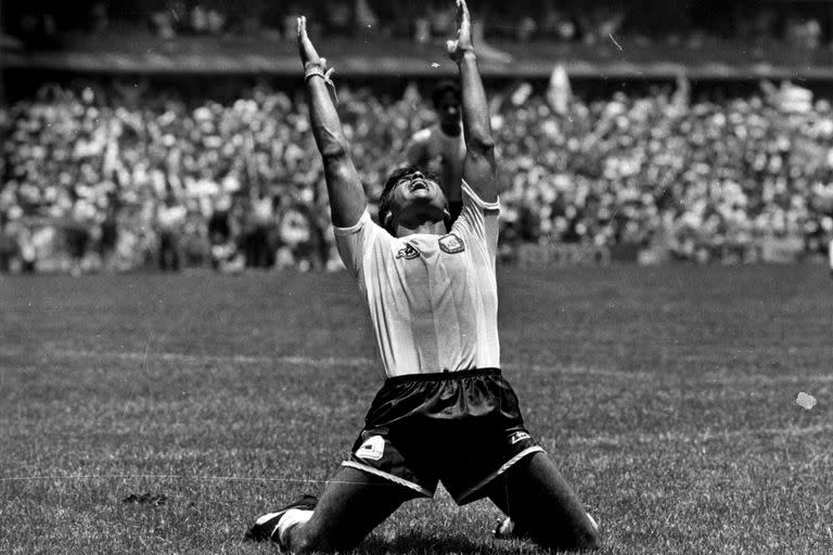 JOSE LUIS BROWN FESTEJA SU GOL, PRIMERO DE ARGENTINA FRENTE A ALEMANIA EN LA FINAL DE LA COPA DEL MUNDO MEXICO 1986 EL 29JUN86.