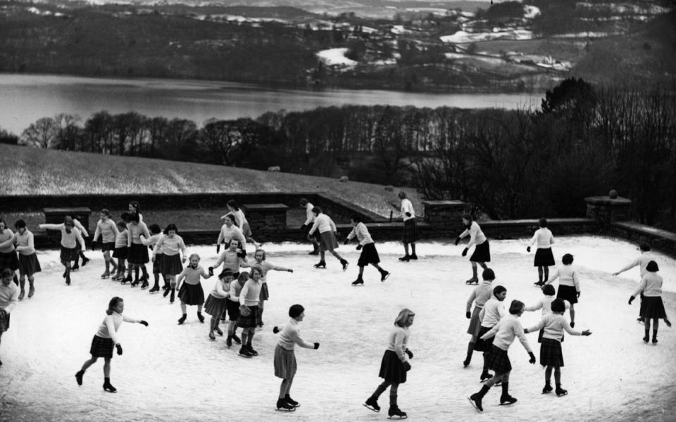 ice rink - Fox Photos/Getty